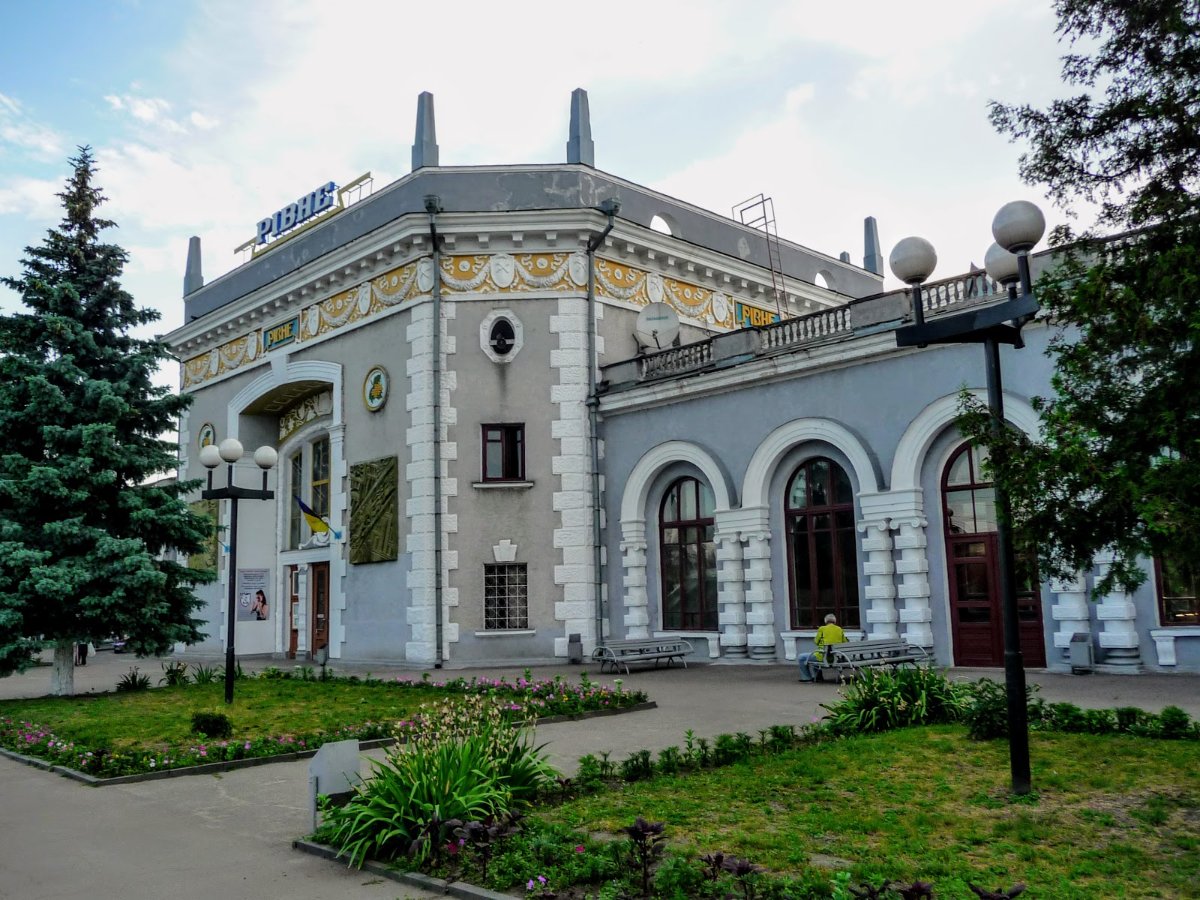 Як доїхати до залізничного вокзалу Рівного